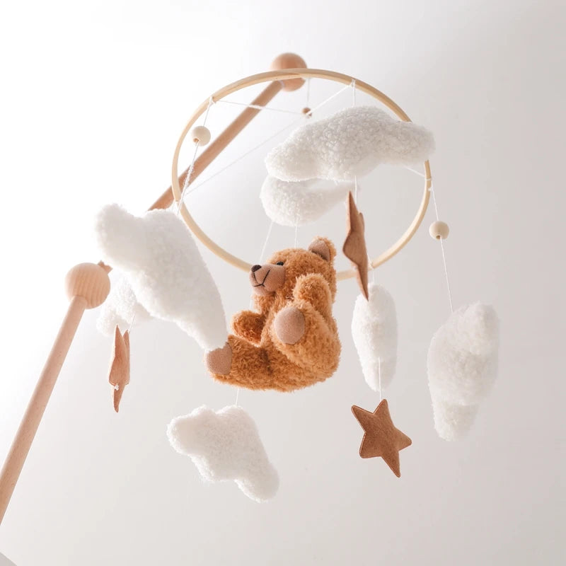 Mobile Suspendu Musical en Bois – Oursons Câlins pour Berceau Bébé