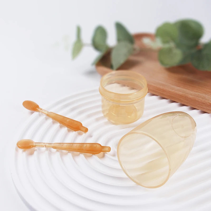 2 brosses à dents pour bébé adaptées de 0 à 18 mois, pour le nettoyage de la langue et la protection des dents de lait.