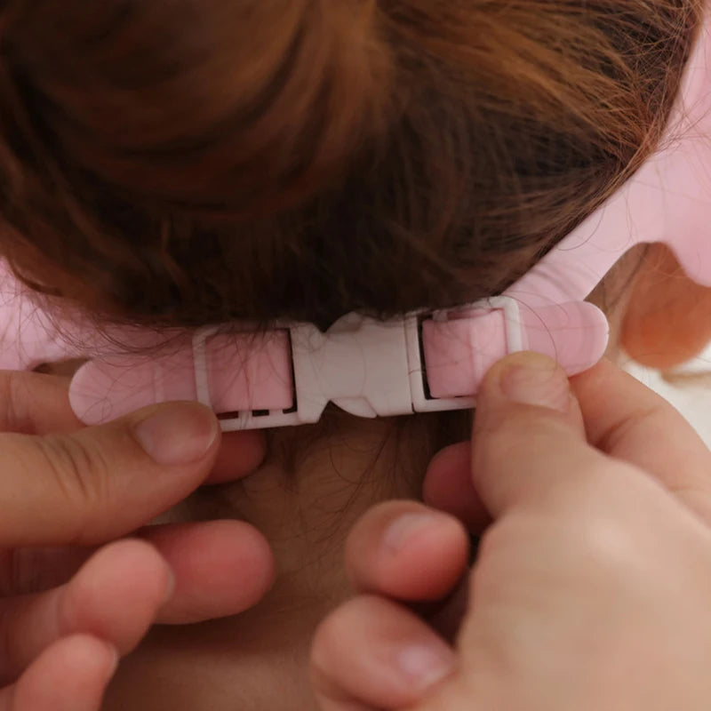 Protection des yeux et oreilles lors du lavage des cheveux.