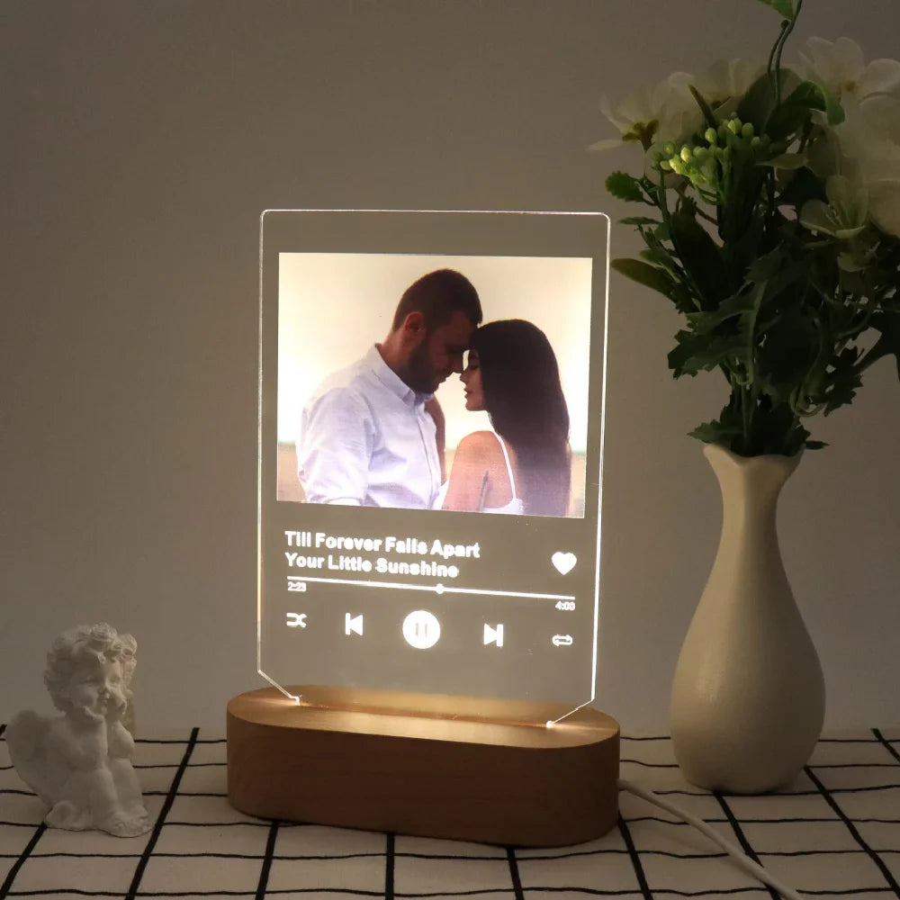 Lampe LED personnalisée en style 3D avec photo entre couples, enfants, amis et famille.