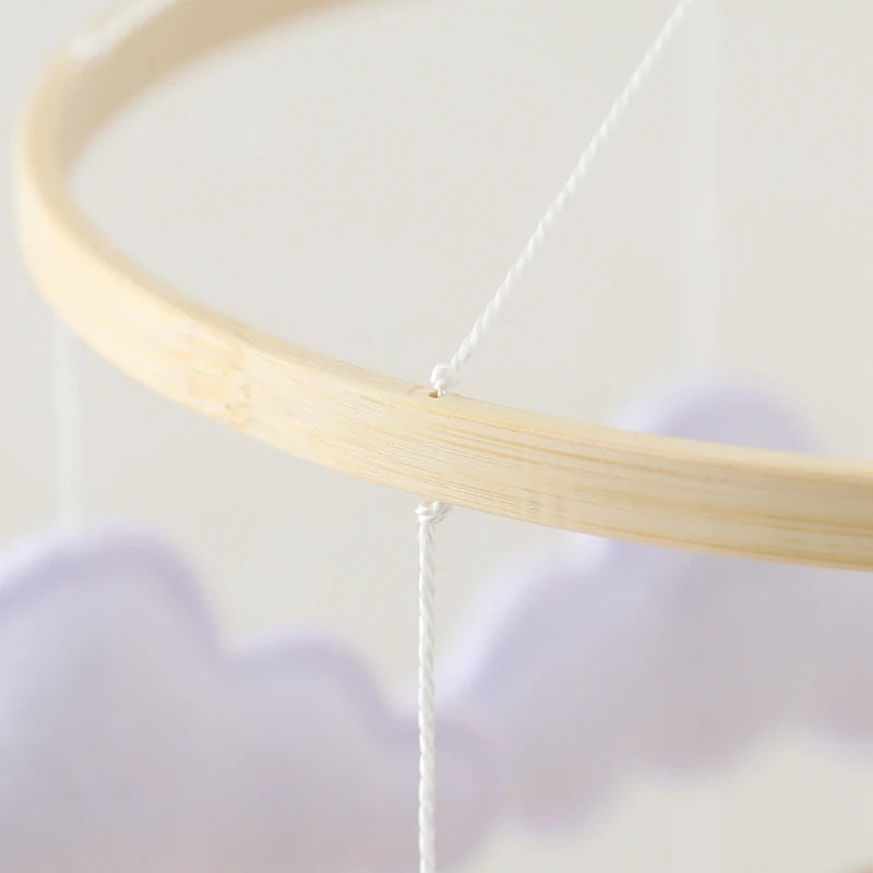 Mobile Suspendu Musical en Bois – Oursons Câlins pour Berceau Bébé