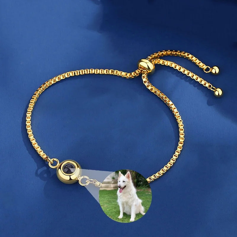 Innovative customizable projection bracelet